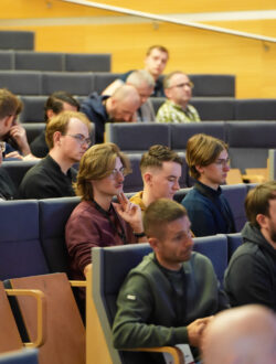 Fotorelacja z Kongresu Cyberbezpieczeństwa CyberTrust 2026 we Wrocławiu, zorganizowanego na Politechnice Wrocławskiej. Zdjęcia przedstawiająca panelistów, prelegentów, uczestników wydarzenia oraz strefę Expo ze stoiskami sponsorów, jak też nagrania w studio podcastowym